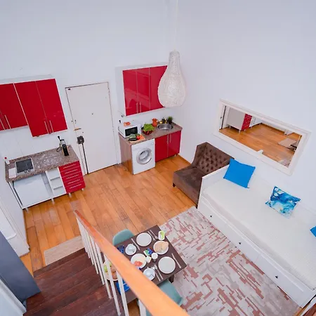 Large 1-bedroom Duplex Prime Location * 리스본