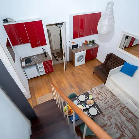 Large 1-bedroom Duplex Prime Location