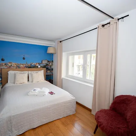 Large 1-bedroom 1 Doble Bed 1 Sofa Bed 1 Bathroom Duplex Prime Location * Lisbon