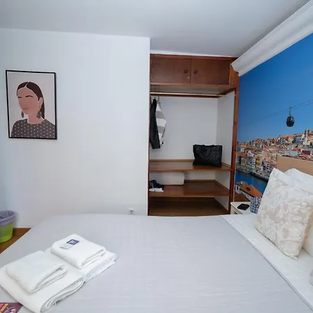 Hostel Large 1-bedroom 1 Doble Bed 1 Sofa Bed 1 Bathroom Duplex Prime Location Lisbon