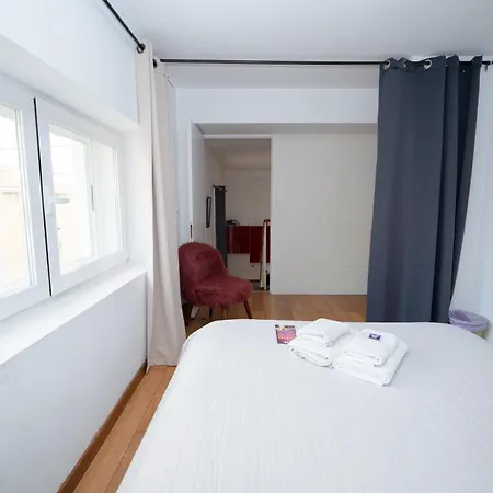 Large 1-bedroom Duplex Prime Location *