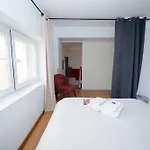 Large 1-bedroom Duplex Prime Location * Lisboa