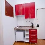 Large 1-bedroom Duplex Prime Location Hostel