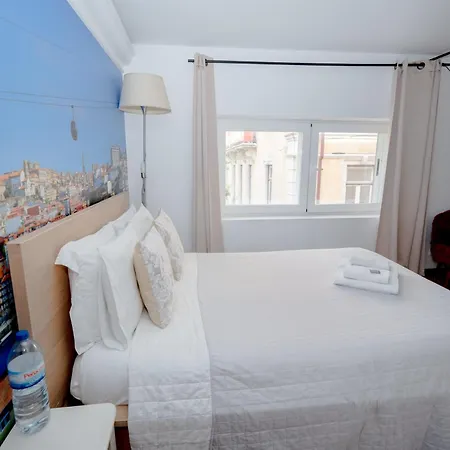 Hostel Large 1-bedroom Duplex Prime Location *